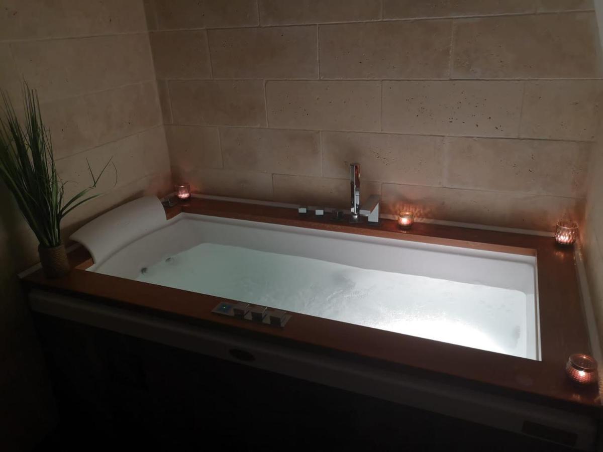 Jacuzzi - La Petite Romantique - Flobnb Laon Exterior foto