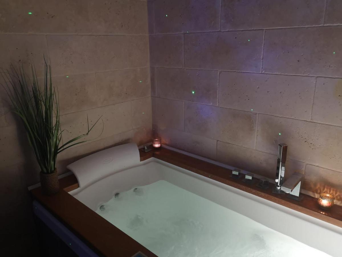 Jacuzzi - La Petite Romantique - Flobnb Laon Exterior foto